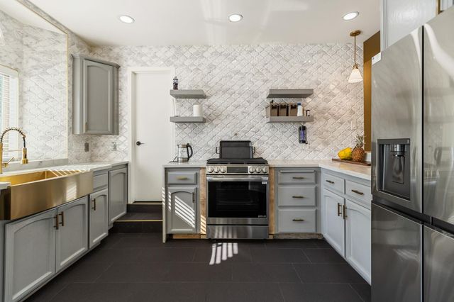 915 S Strathmore Avenue # I, Lindsay, CA 93274