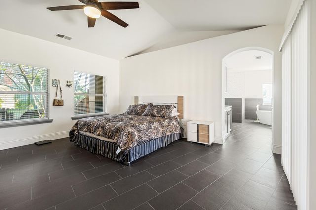 915 S Strathmore Avenue # I, Lindsay, CA 93274