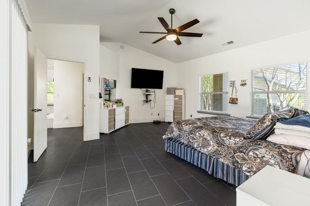 915 S Strathmore Avenue # I, Lindsay, CA 93274