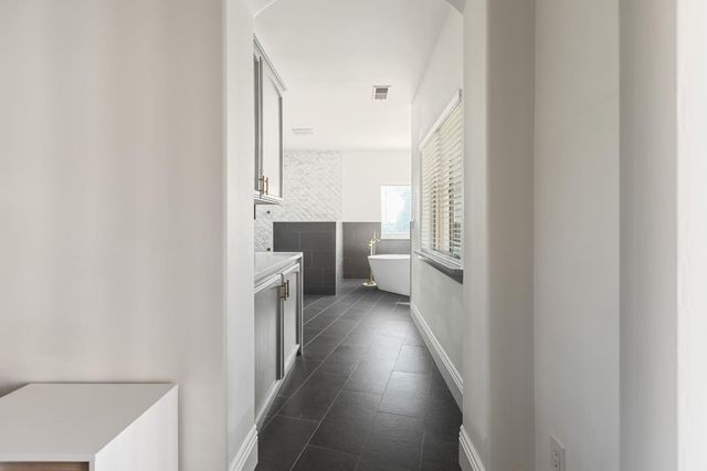 915 S Strathmore Avenue # I, Lindsay, CA 93274