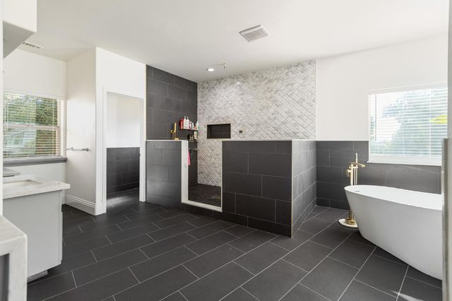 915 S Strathmore Avenue # I, Lindsay, CA 93274