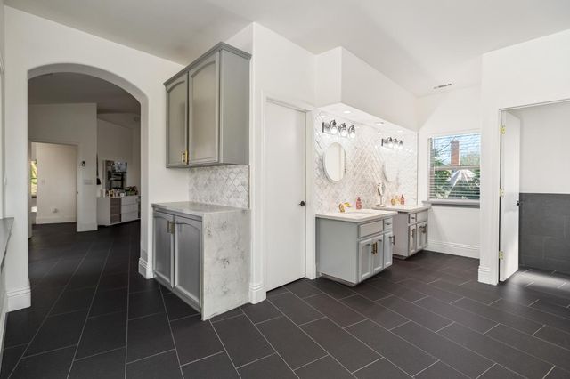 915 S Strathmore Avenue # I, Lindsay, CA 93274