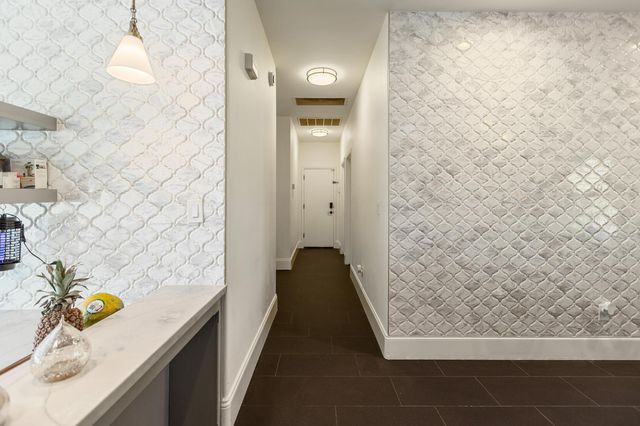 915 S Strathmore Avenue # I, Lindsay, CA 93274