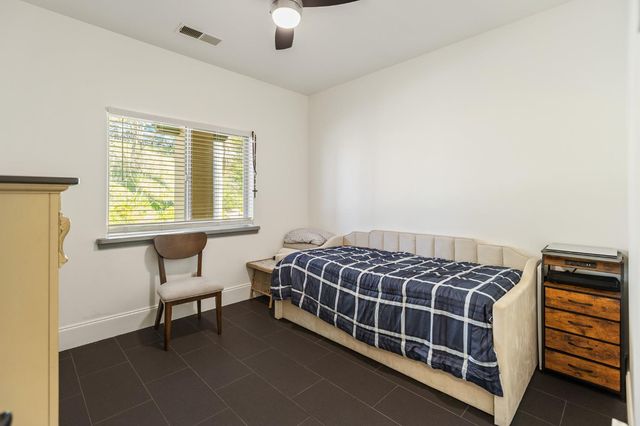 915 S Strathmore Avenue # I, Lindsay, CA 93274