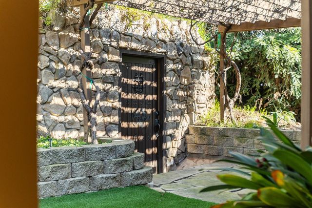 915 S Strathmore Avenue # I, Lindsay, CA 93274