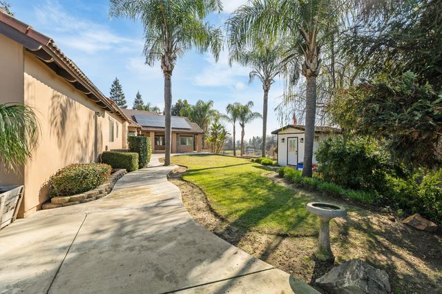 915 S Strathmore Avenue # I, Lindsay, CA 93274