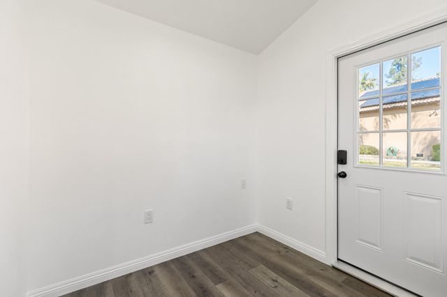 915 S Strathmore Avenue # I, Lindsay, CA 93274