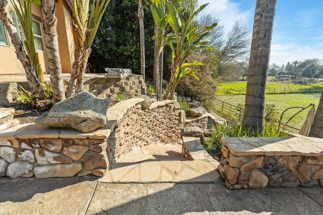 915 S Strathmore Avenue # I, Lindsay, CA 93274