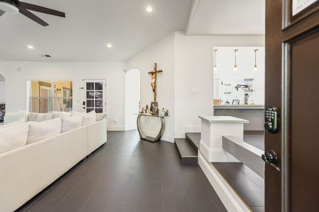 915 S Strathmore Avenue # I, Lindsay, CA 93274