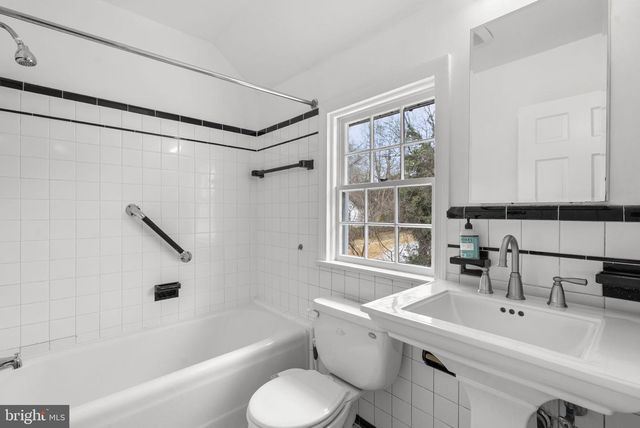 6413 ADELPHI RD, Hyattsville, MD 20782