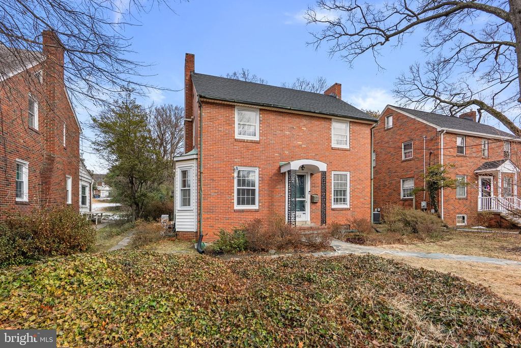 Image 1 of property listing at 6413 ADELPHI RD, Hyattsville, MD 20782