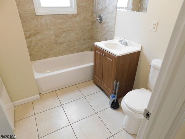 282 Renner Ave, Newark City, NJ 07112