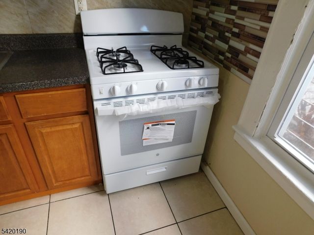 282 Renner Ave, Newark City, NJ 07112