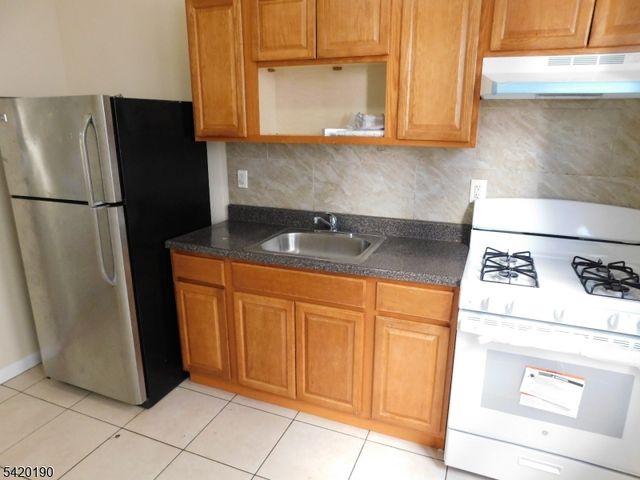 282 Renner Ave, Newark City, NJ 07112