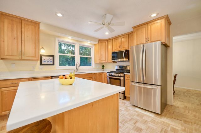 18300 32nd Avenue N, Plymouth, MN 55447