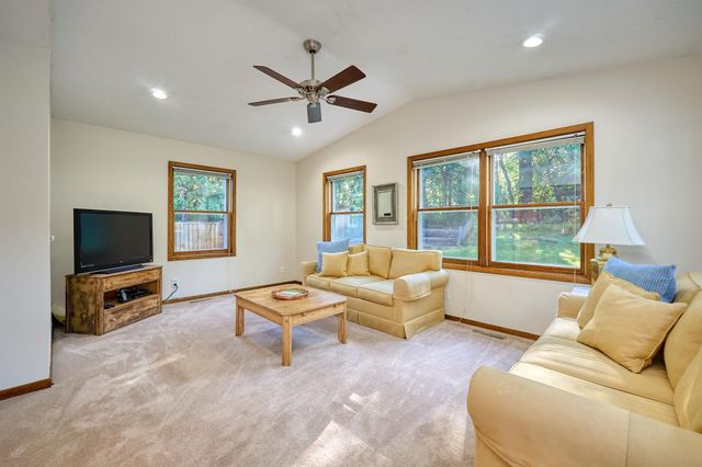 18300 32nd Avenue N, Plymouth, MN 55447