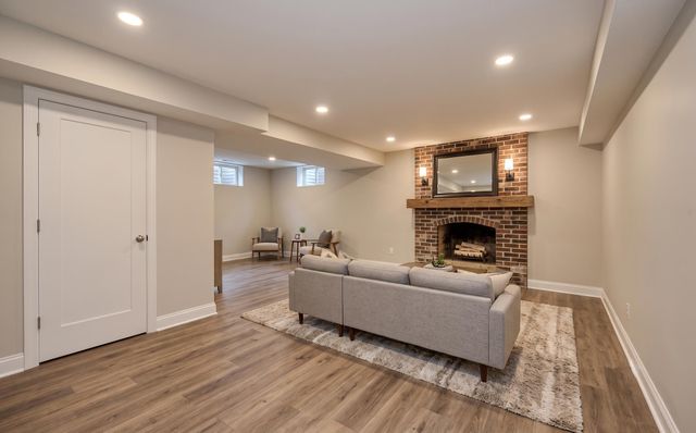 18300 32nd Avenue N, Plymouth, MN 55447