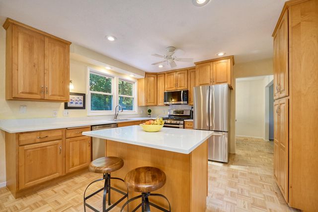 18300 32nd Avenue N, Plymouth, MN 55447