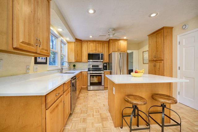 18300 32nd Avenue N, Plymouth, MN 55447
