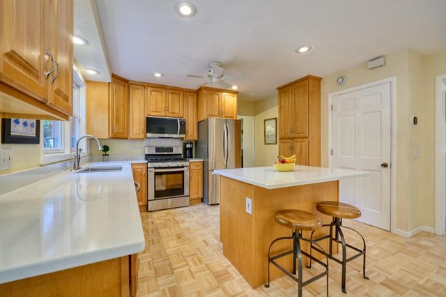 18300 32nd Avenue N, Plymouth, MN 55447