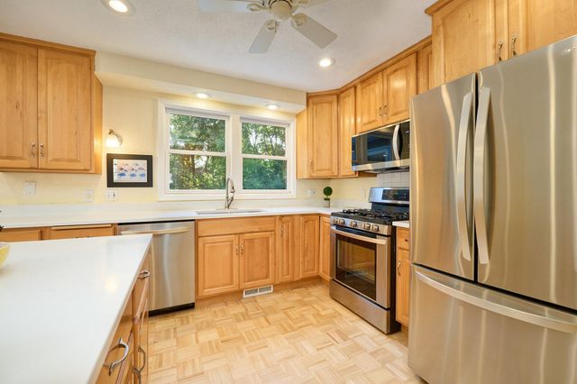 18300 32nd Avenue N, Plymouth, MN 55447