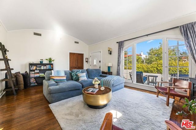 1569 S Orange Grove Avenue, Los Angeles, CA 90019