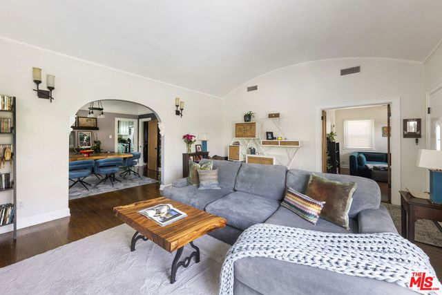 1569 S Orange Grove Avenue, Los Angeles, CA 90019