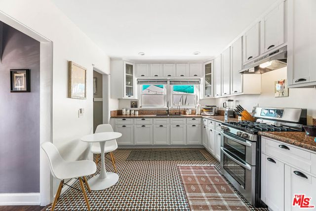 1569 S Orange Grove Avenue, Los Angeles, CA 90019