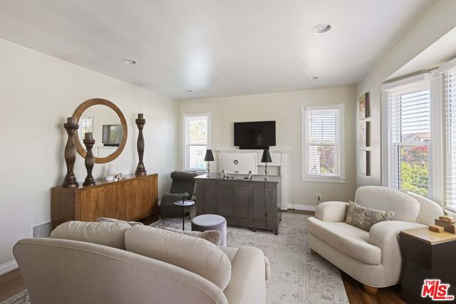 1569 S Orange Grove Avenue, Los Angeles, CA 90019