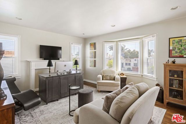 1569 S Orange Grove Avenue, Los Angeles, CA 90019