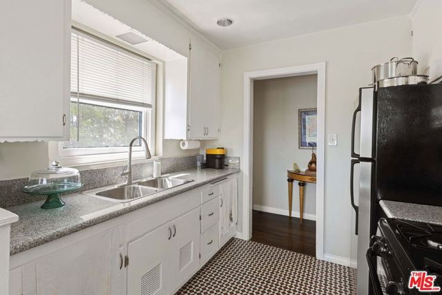 1569 S Orange Grove Avenue, Los Angeles, CA 90019