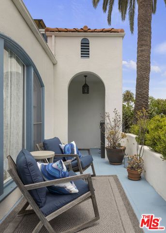 1569 S Orange Grove Avenue, Los Angeles, CA 90019