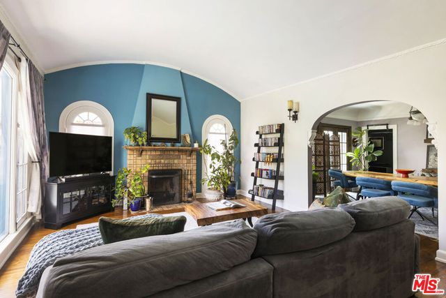 1569 S Orange Grove Avenue, Los Angeles, CA 90019