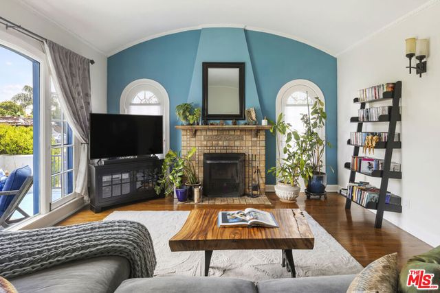 1569 S Orange Grove Avenue, Los Angeles, CA 90019