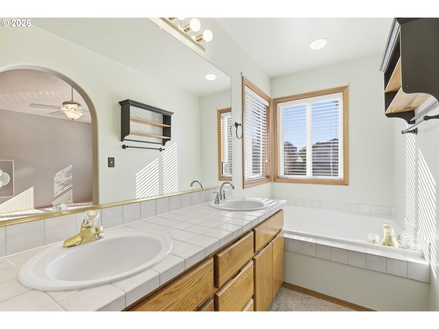 3638 Ne 150TH Ave, Portland, OR 97230