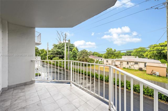 16740 NE 9th Ave 203, North Miami Beach, FL 33162