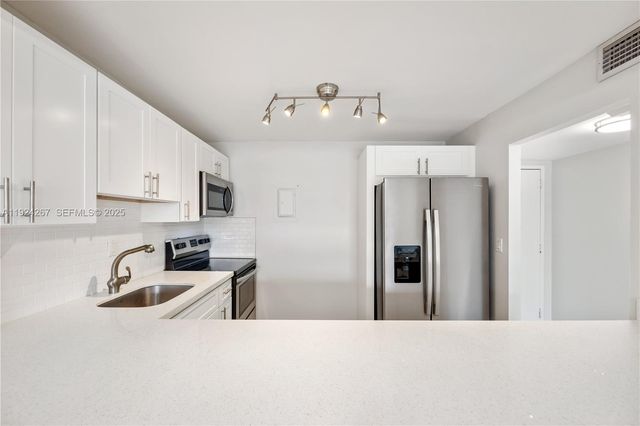 16740 NE 9th Ave 203, North Miami Beach, FL 33162