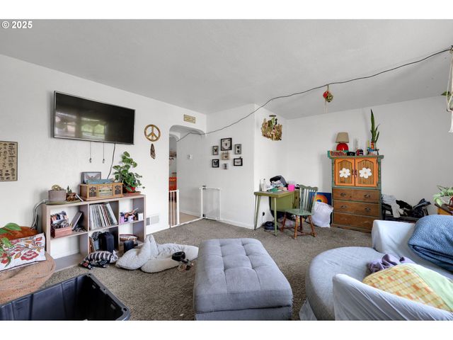 3118 RICHARD Ave, Eugene, OR 97402