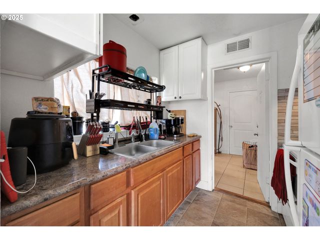 3118 RICHARD Ave, Eugene, OR 97402