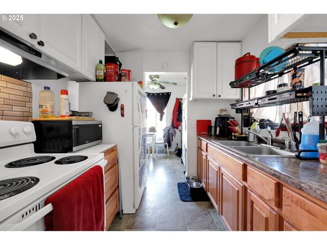 3118 RICHARD Ave, Eugene, OR 97402