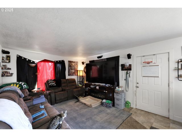 3118 RICHARD Ave, Eugene, OR 97402