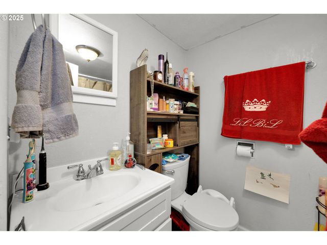 3118 RICHARD Ave, Eugene, OR 97402