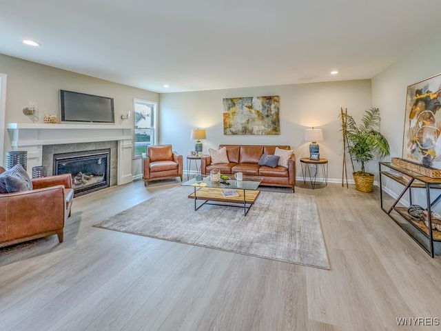 47 Greenspring Court, West Seneca, NY 14224