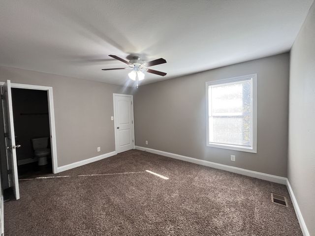 1717 Manning Dr, Clarksville, TN 37042