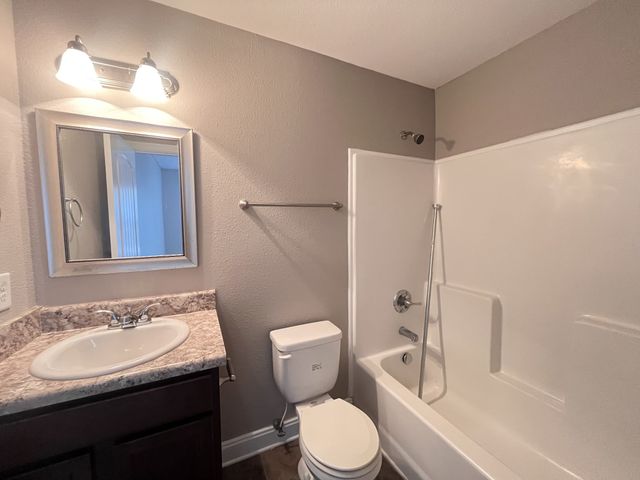 1717 Manning Dr, Clarksville, TN 37042