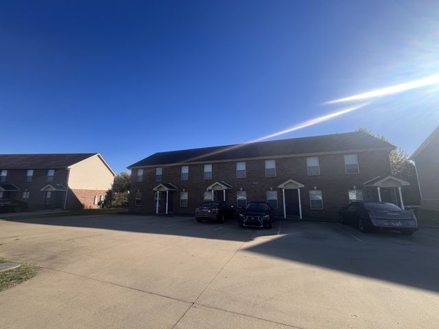 1717 Manning Dr, Clarksville, TN 37042