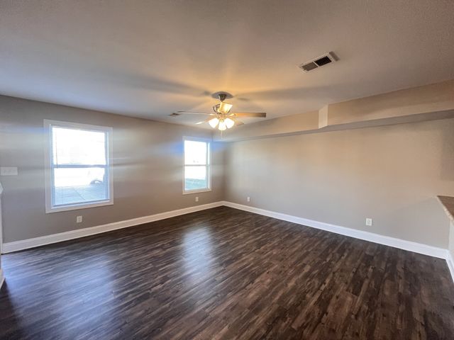 1717 Manning Dr, Clarksville, TN 37042