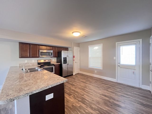 1717 Manning Dr, Clarksville, TN 37042