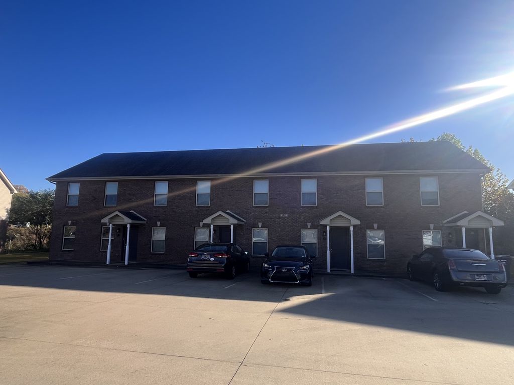 1717 Manning Dr, Clarksville, TN 37042