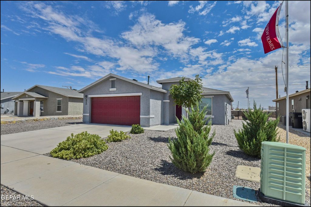 952 Orangetip Drive, Horizon City, TX 79928